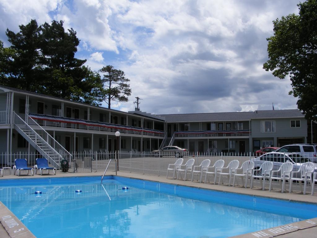 Riviera Motel Mackinaw City Esterno foto