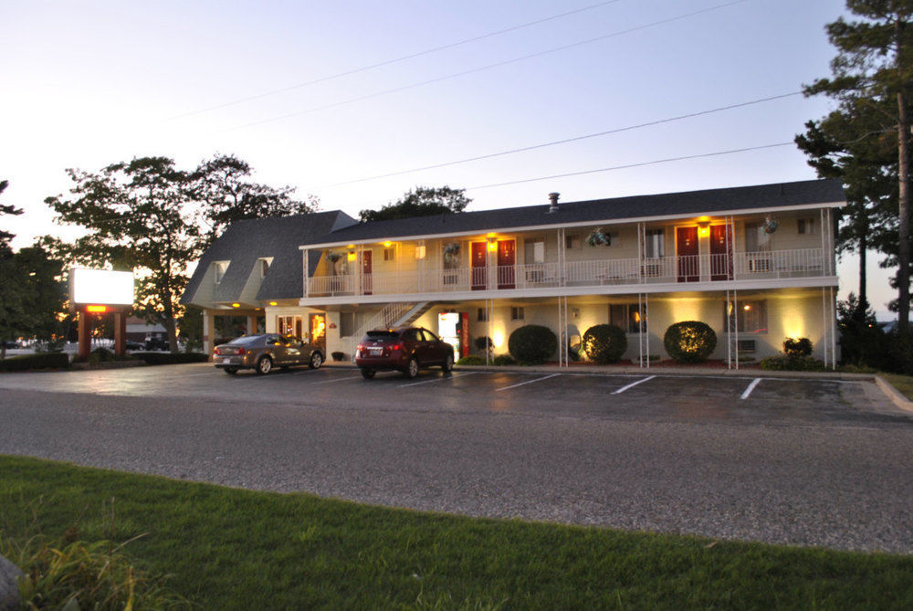 Riviera Motel Mackinaw City Esterno foto